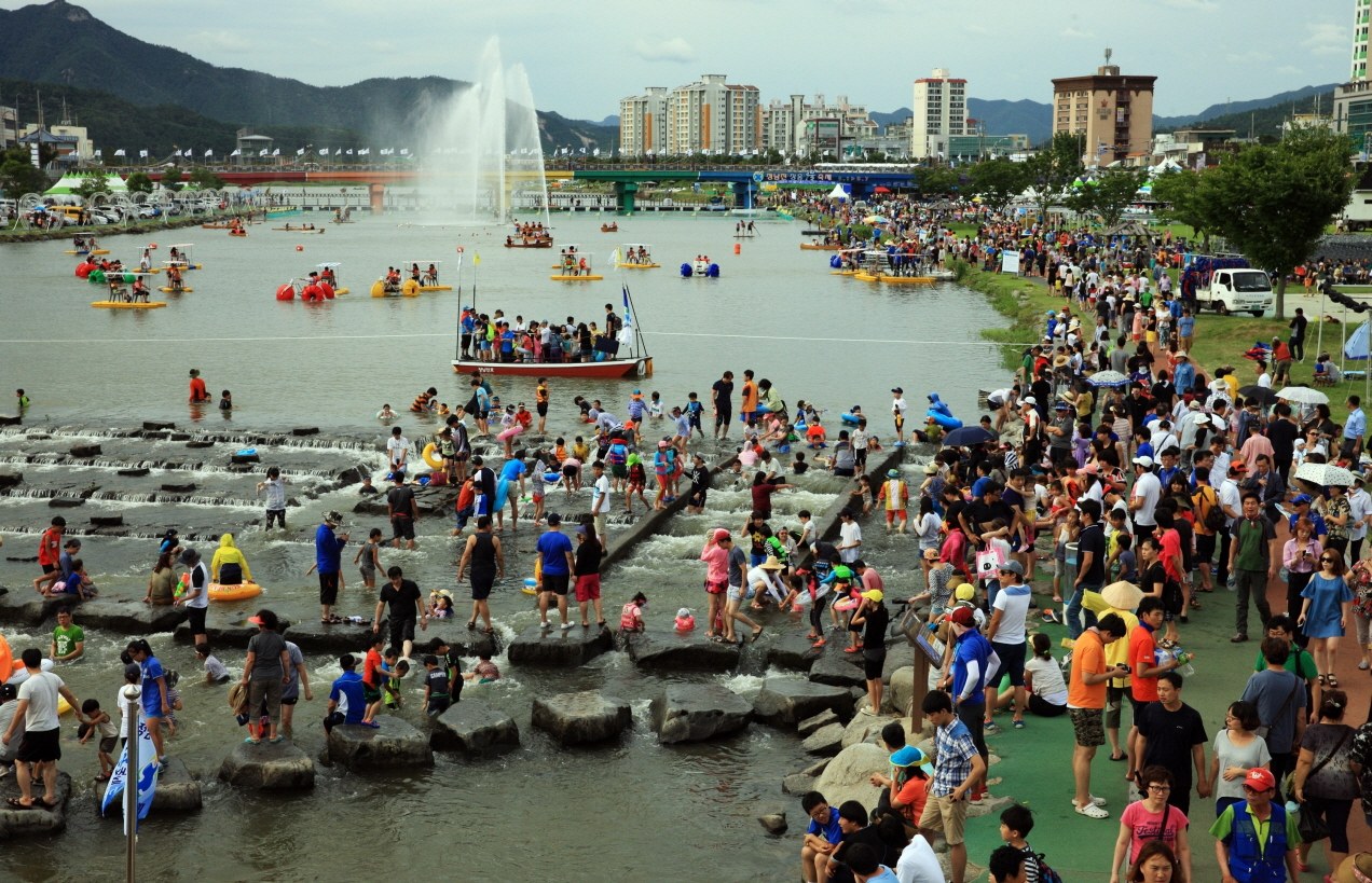 Jeongnamjin vandens festivalis [www.news.nateimg.co.kr]